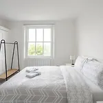 Leinster Square Deluxe Apartment In Central London
