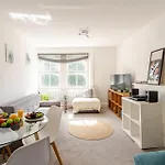 Leinster Square Deluxe Apartment In Central London